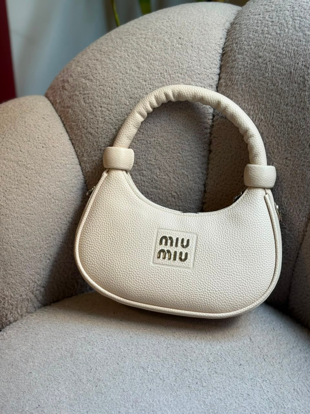 کیف قایقی miu miu